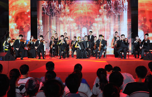 杭州电子科技大学令人期待的2014新生开学典